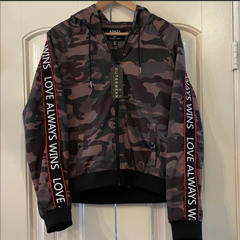 💕SOLD💕 BomberJacket LOVE ALWAYS WINS XL/M
